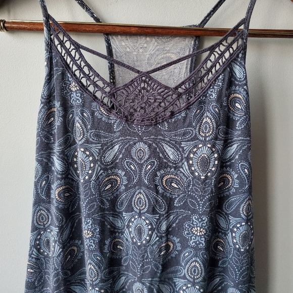 Crocheted Flowy Spaghetti Strap Racer Back Paisley Flower Print Top - Picture 4 of 12